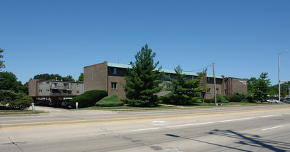 Sterling Arms Condominiums in Peoria, IL - Building Photo - Building Photo