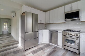 656 15th Ave NE in St. Petersburg, FL - Building Photo - Building Photo