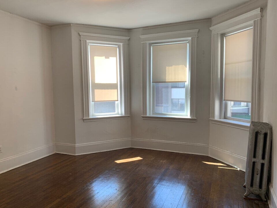 122 Warren St in Boston, MA - Building Photo