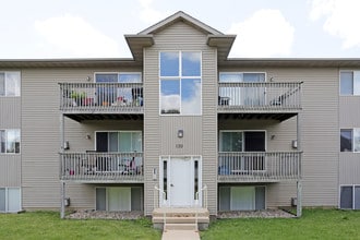 Jacolyn Corner Condos Apartments in Cedar Rapids, IA - Foto de edificio - Building Photo