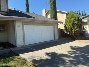 306 Dublin Way in Vacaville, CA - Building Photo - Building Photo
