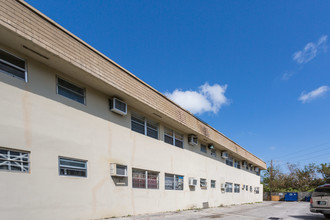 Garden Lakes Apartments in Miami, FL - Building Photo - Building Photo