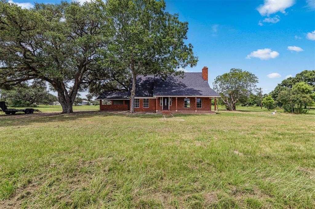 1178 Co Rd 105 in Columbus, TX - Building Photo