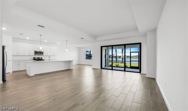 19100 Hanley Blvd in Estero, FL - Building Photo - Building Photo