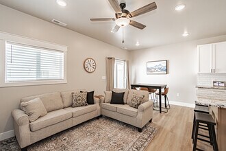 380 S 3rd W, Unit 402 in Rigby, ID - Foto de edificio - Building Photo