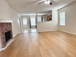 932 White Dove Dr in Arlington, TX - Building Photo - Building Photo