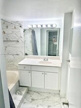 2555 Collins Ave, Unit 812 in Miami Beach, FL - Building Photo - Building Photo