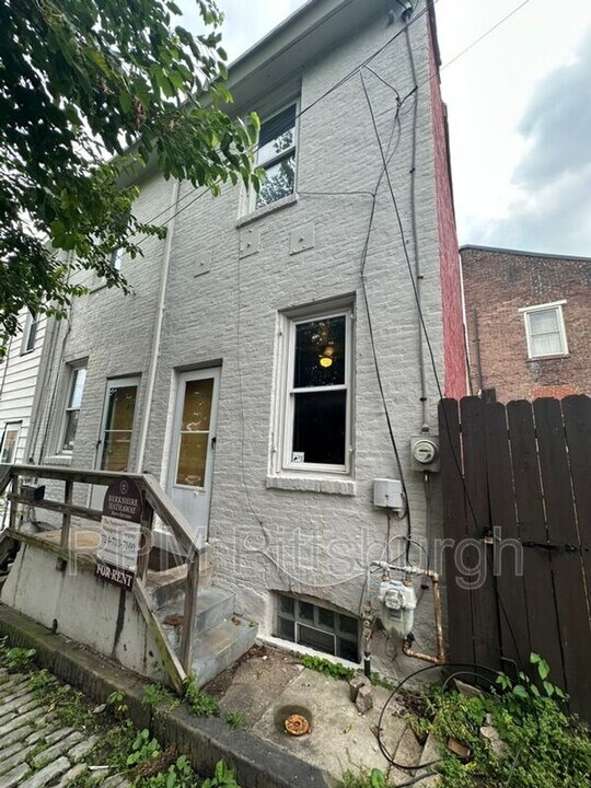 239.5 Urbana Wy in Pittsburgh, PA - Building Photo