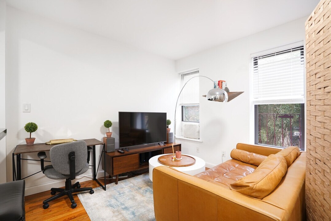 317 E 75th St in New York, NY - Building Photo