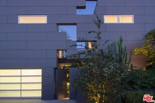 1201 Cabrillo Ave in Los Angeles, CA - Building Photo