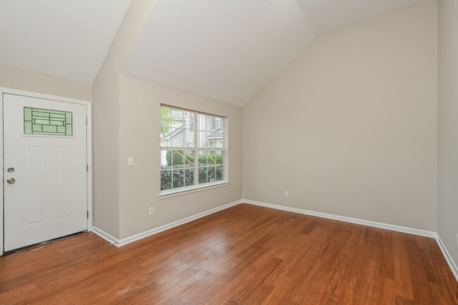 1997 Cutters Mill Way in Lithonia, GA - Foto de edificio - Building Photo