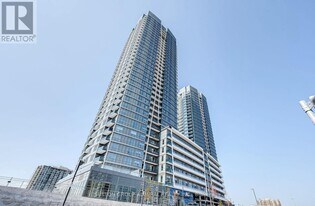 30 Upper Mall Wy in Vaughan, ON - Building Photo