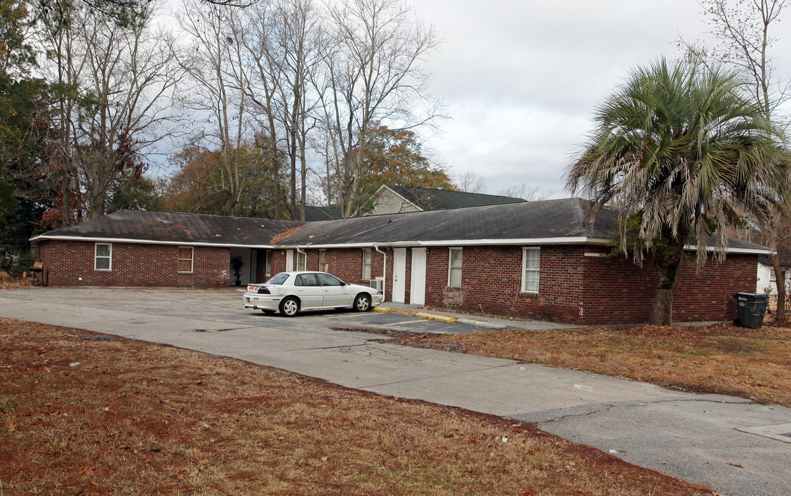 5061 Rockingham St in N. Charleston, SC - Building Photo