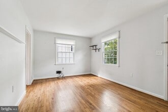 10904 Devin Pl in Kensington, MD - Foto de edificio - Building Photo