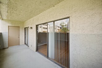 8517 Hearth Dr in Houston, TX - Building Photo - Building Photo