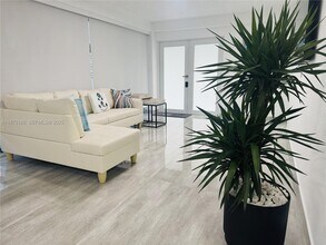 60 SE Marlin Ave in Key Largo, FL - Foto de edificio - Building Photo