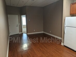 620 S Broadway St in Middleville, MI - Building Photo - Building Photo