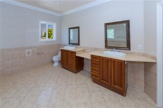 5217 Etiwanda Ave in Los Angeles, CA - Building Photo - Building Photo