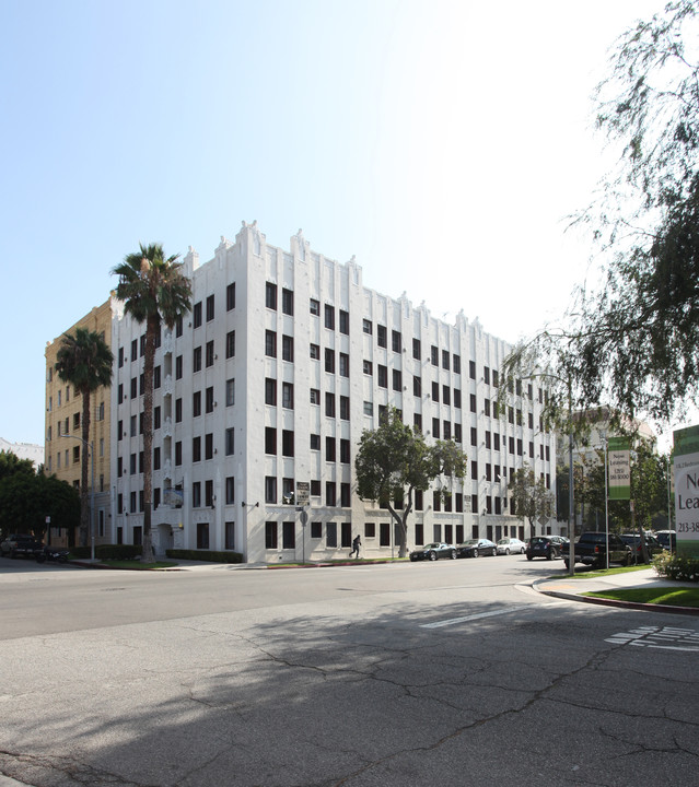 Val D'Amour in Los Angeles, CA - Building Photo