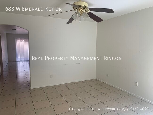 688 W Emerald Key Dr in Green Valley, AZ - Building Photo - Building Photo