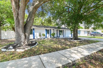 3679 Sugarcreek Dr in Tampa, FL - Building Photo - Building Photo