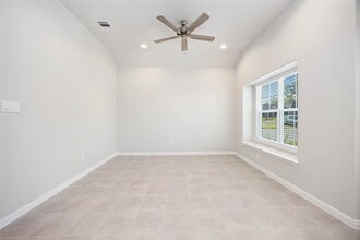 11824 E Gate Dr in Willis, TX - Building Photo - Building Photo