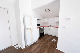 212 Lessin Ln in Austin, TX - Building Photo - Building Photo