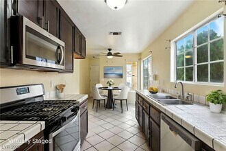 3252 Centavo Dr in Las Vegas, NV - Building Photo - Building Photo