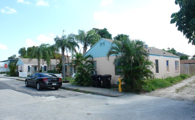 401-405 2nd Ave S in Lake Worth, FL - Foto de edificio - Building Photo