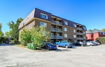 16440 Gouin Boul O in Montréal, QC - Building Photo - Building Photo