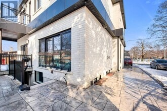 7160 Justine Dr in Mississauga, ON - Building Photo - Building Photo