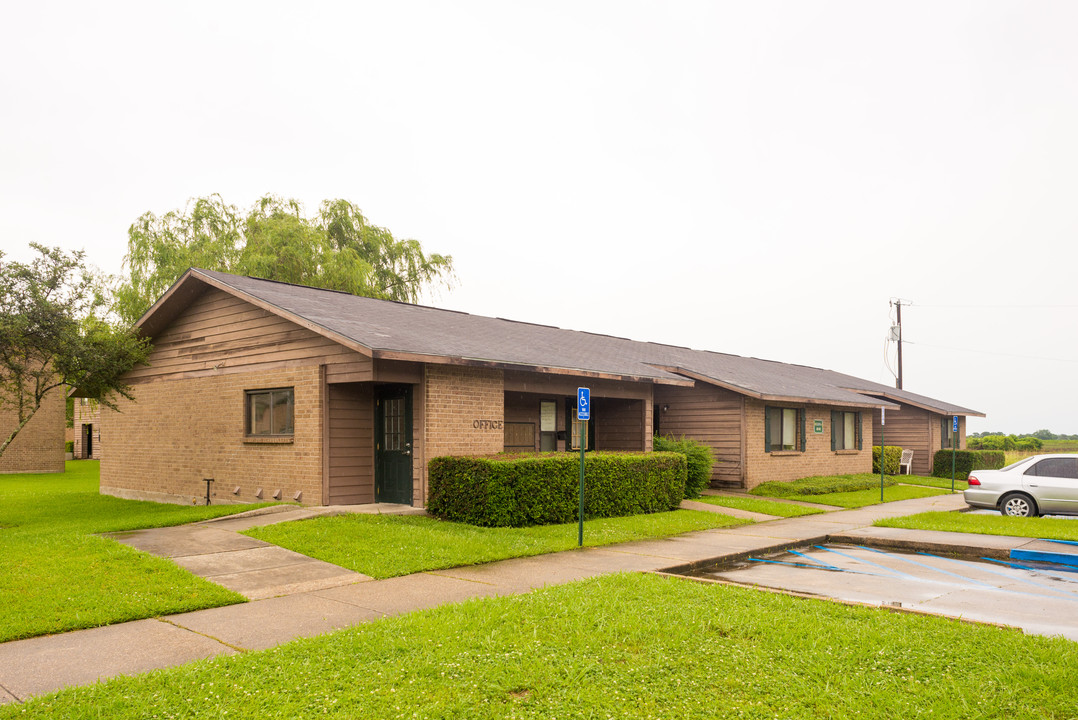 Highland Creek & Bayou Teche in Breaux Bridge, LA - Building Photo