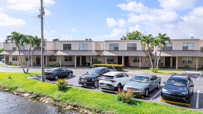 4100 NW 16th Ave in Oakland Park, FL - Building Photo - Building Photo