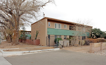 1404 San Carlos Dr SW in Albuquerque, NM - Building Photo - Building Photo