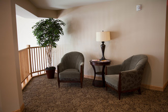 The Henderson Senior Apartments 55+ WAITLIST in Shakopee, MN - Foto de edificio - Building Photo