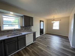 3824 Longton Dr in Columbus, OH - Building Photo - Building Photo