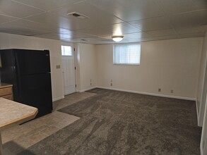 1602 W Gaylawood Cir, Unit Basement Apartment in Salt Lake City, UT - Building Photo - Building Photo