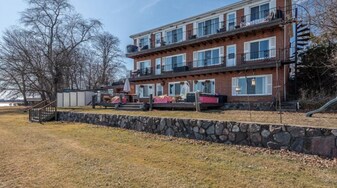 11859 N Main St in Whitmore Lake, MI - Building Photo