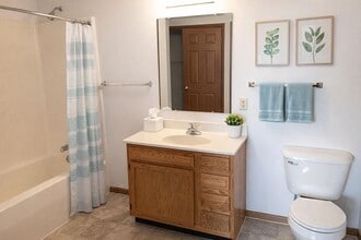 Hartford Square in Hartford City, IN - Foto de edificio - Building Photo