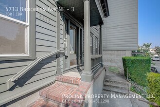 4713 Brooklyn Ave NE in Seattle, WA - Building Photo - Building Photo