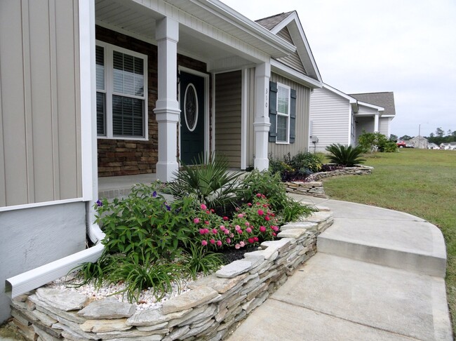 310 Jasmine Ln in Jacksonville, NC - Foto de edificio - Building Photo