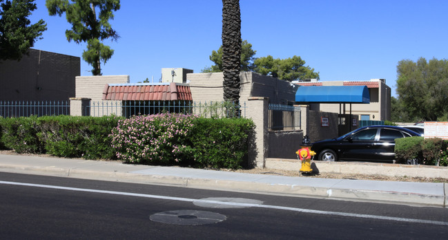 Red Mountain Springs in Phoenix, AZ - Foto de edificio - Building Photo