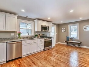 44 Maple St in Stoneham, MA - Building Photo - Building Photo