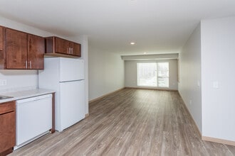 Blooming Meadows North in Bloomington, MN - Building Photo - Interior Photo