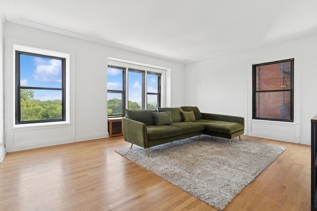 5300 S Shore Dr in Chicago, IL - Building Photo - Building Photo