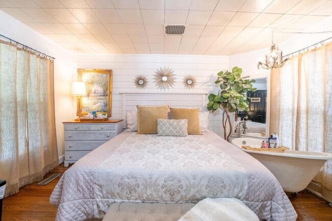 property at 714 E Jefferson St