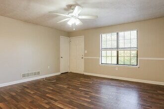 4107 Rocky Face Dr in Douglasville, GA - Foto de edificio - Building Photo