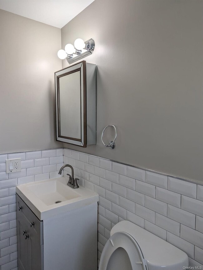 11A Hemlock Dr in Bay Shore, NY - Building Photo - Building Photo