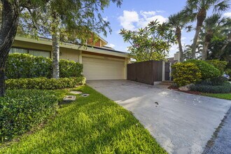 7621 Sierra Terrace W in Boca Raton, FL - Building Photo - Building Photo