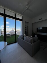 79 NW 31st St, Unit B21 in Miami, FL - Foto de edificio - Building Photo